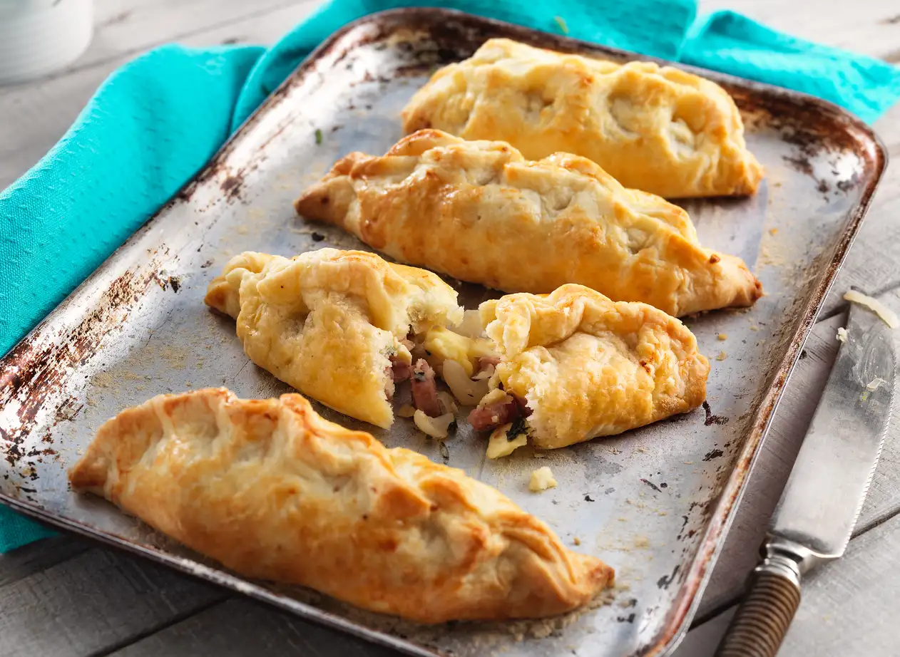 PEK, Cheese & Pickled onion Pasty